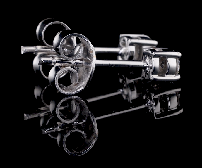 Round Nova Mini Studs – White Gold Earring