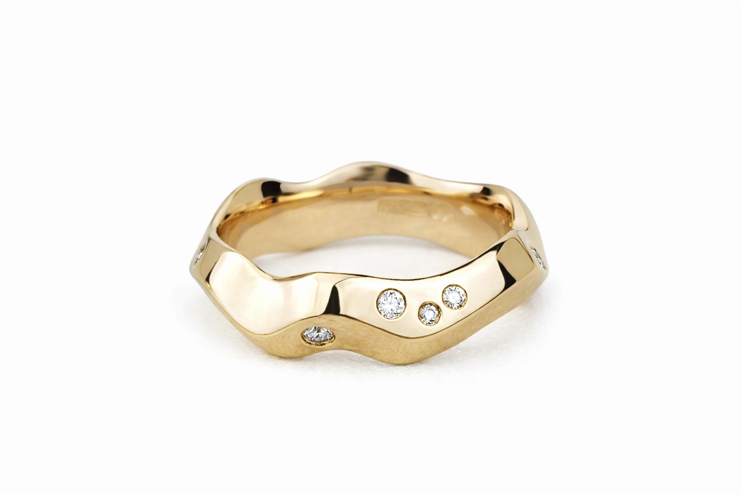 Wave Edge Diamond Band