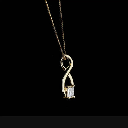 Square Solara Pendant – Yellow Gold