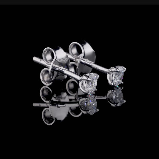 Oval Nova Mini Studs – White Gold Earring
